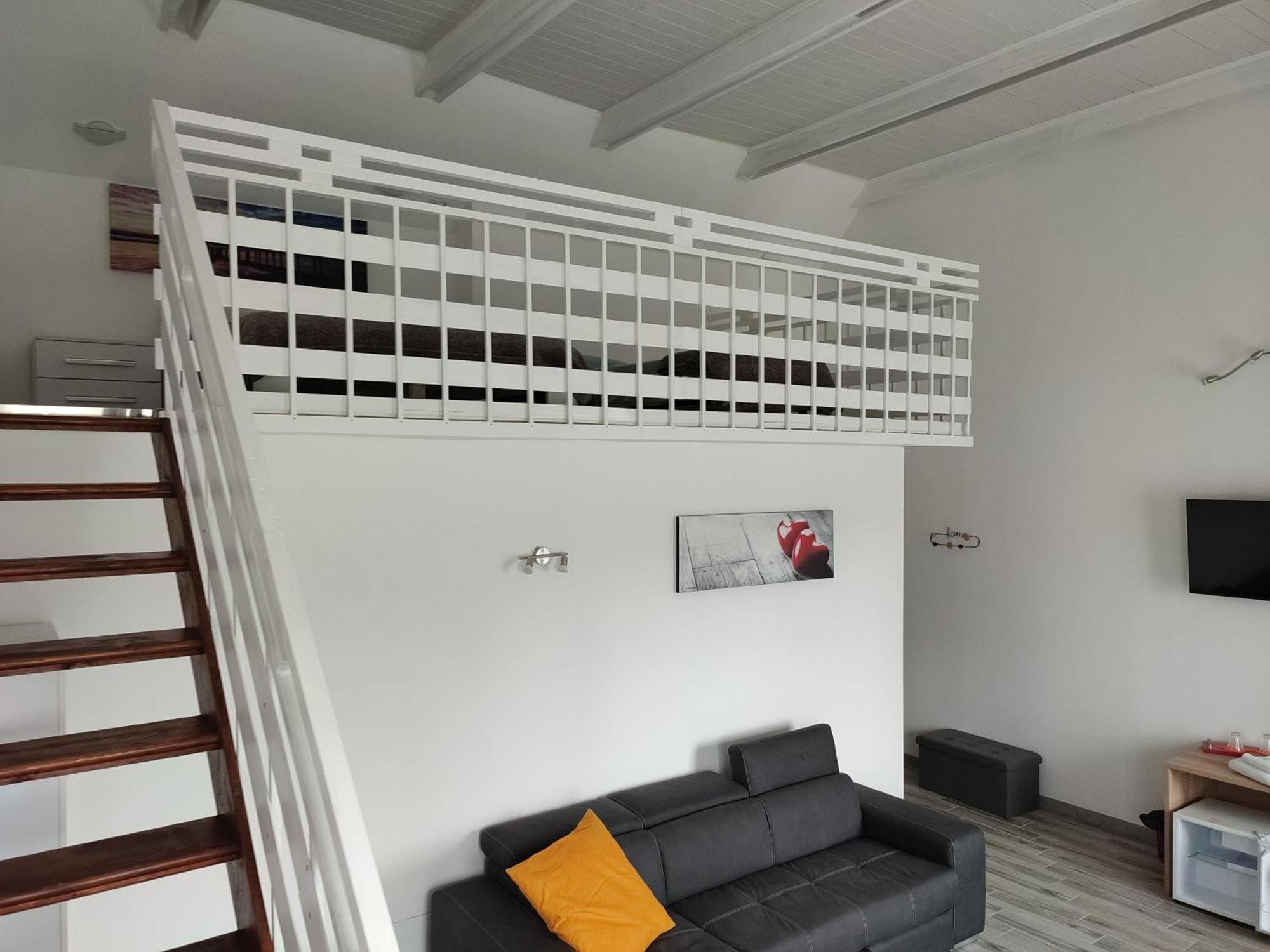 Bed and Breakfast Nautica Tarello - Casa Ena Beb Вивероне Экстерьер фото